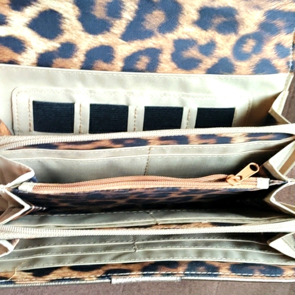 Jessica Simpson Crossbody purse - Picture 3 of 6